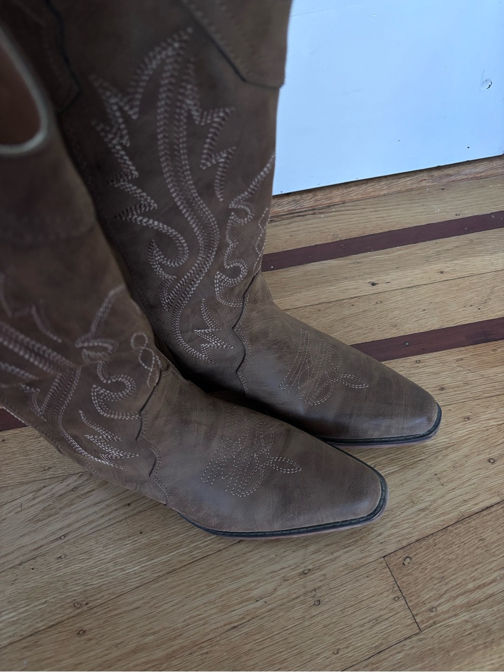 Classic Brown Cowboy Boots - Women - Picture 4 of 5